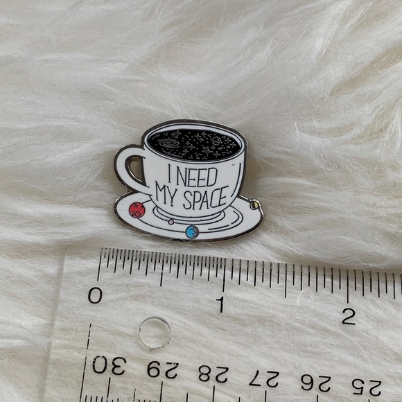 Enamel pin - Picture 3 of 4